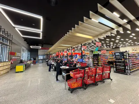 Entrada do NIKOS Supermercado